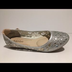 ✨ Worn Once • Bella Marie • Silver Glitter Flats